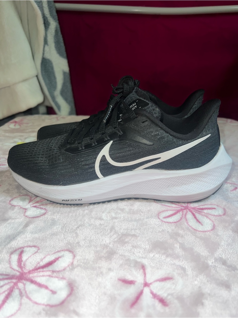 Nike Black and White Women's Running Shoes - Zoom Cushioning